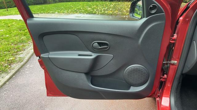 Dacia Sandero image 8