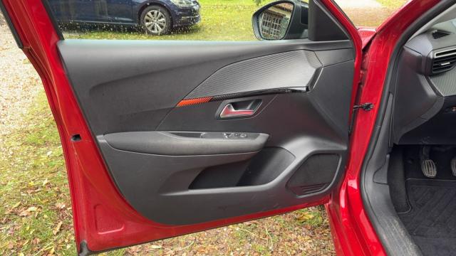 Peugeot 208 image 6