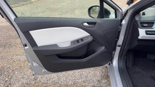 Renault Clio image 8