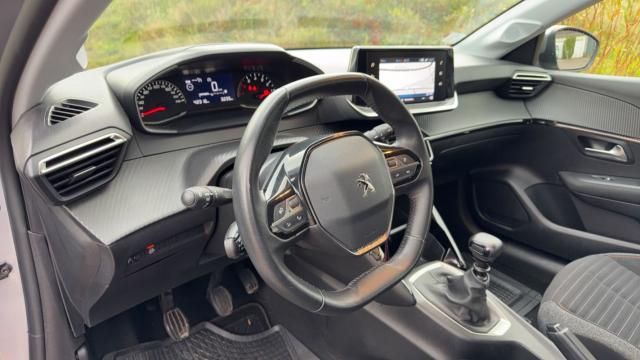 Peugeot 208 image 6