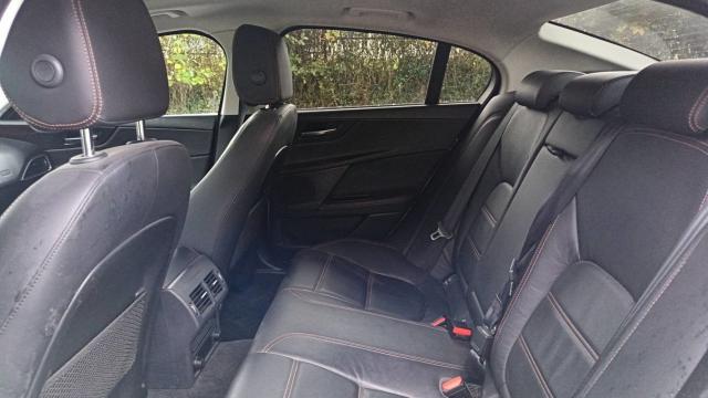 Jaguar Xe image 4