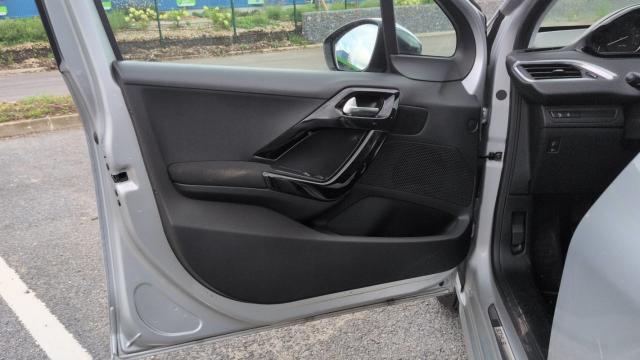 Peugeot 208 image 5