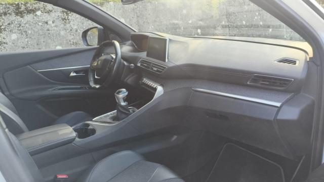 Peugeot 3008 image 2