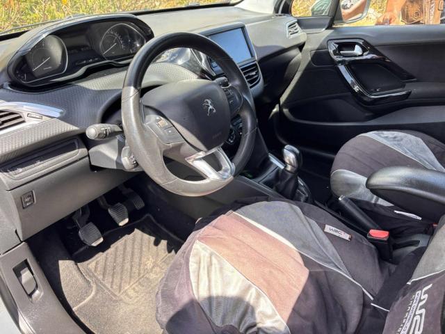Peugeot 208 image 2
