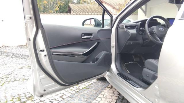 Toyota Corolla Touring Sports image 2