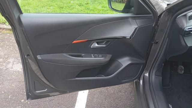 Peugeot 208 image 8