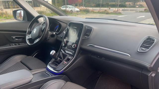 Renault Grand Scénic image 2