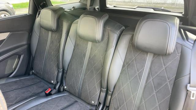 Peugeot 5008 image 1