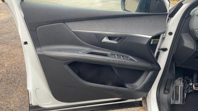 Peugeot 3008 image 3