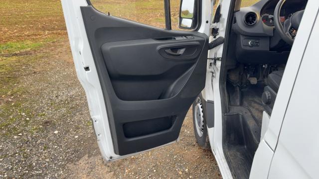Mercedes Benz Sprinter image 4