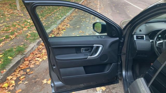 Land Rover Discovery Sport image 3