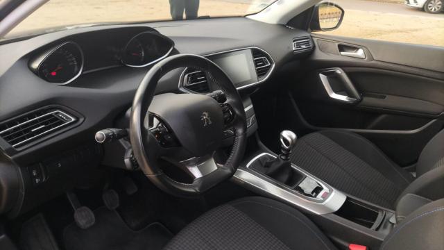 Peugeot 308 image 2