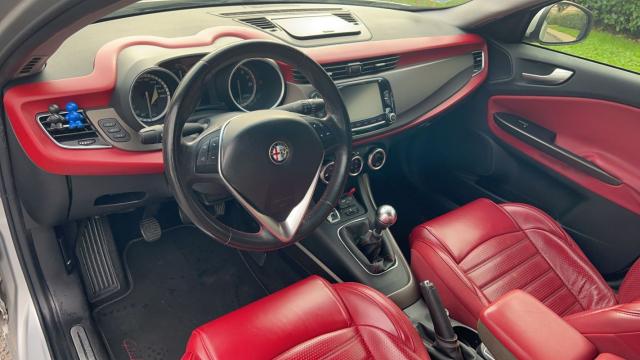 Alfa Romeo Giulietta image 6