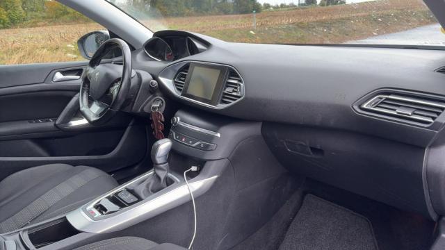 Peugeot 308 image 2
