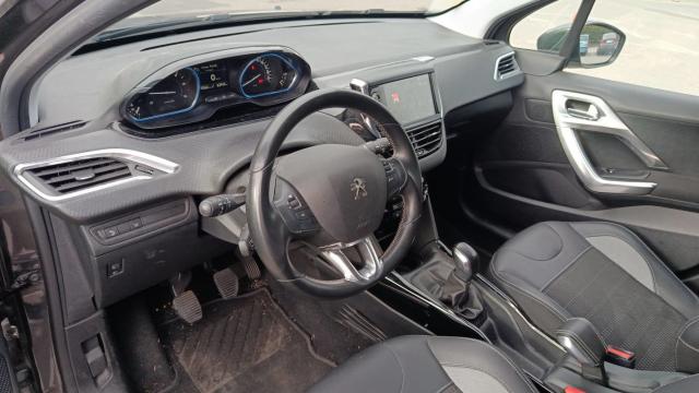 Peugeot 2008 image 8