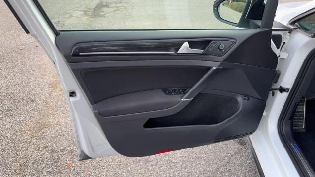 Volkswagen Golf image 8