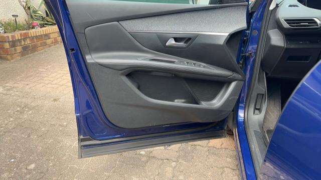 Peugeot 3008 image 3