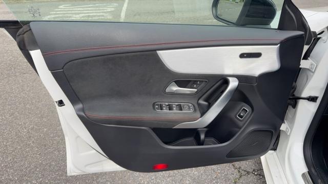 Mercedes Benz Cla Shooting Brake image 9