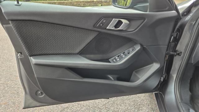 Bmw Série 1 image 2