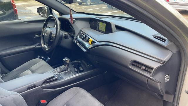 Lexus Ux image 9