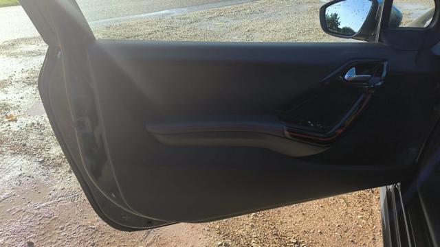 Peugeot 208 image 8