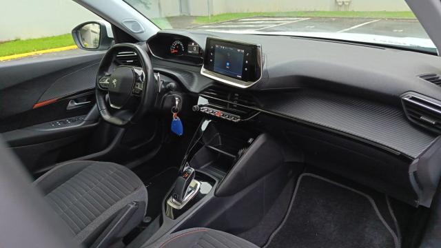 Peugeot 2008 image 8