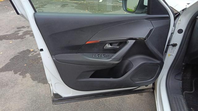 Peugeot 2008 image 3