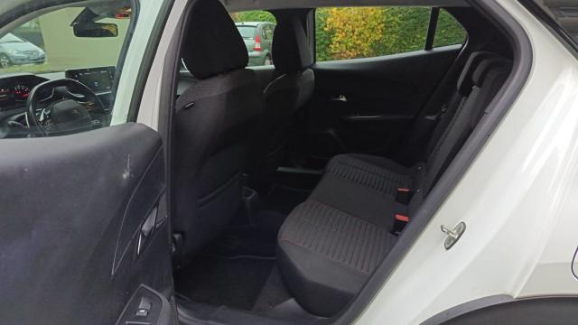 Peugeot 2008 image 2