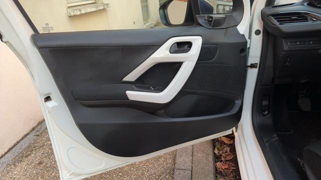 Peugeot 208 image 3