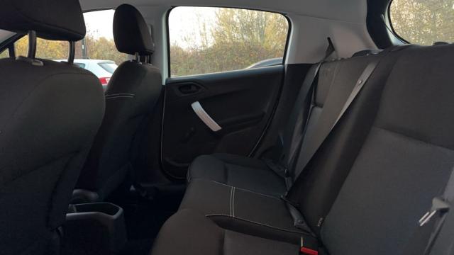 Peugeot 208 image 7