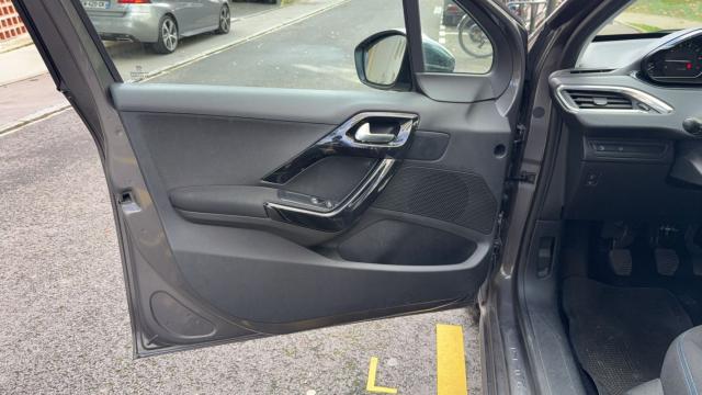 Peugeot 208 image 3