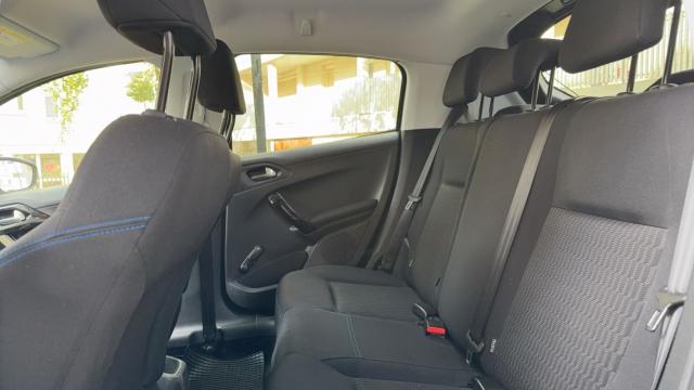 Peugeot 208 image 1