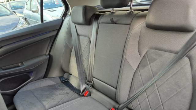 Volkswagen Golf image 9