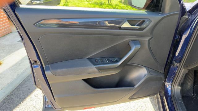 Volkswagen T-Roc image 2