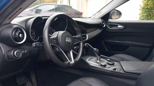 Alfa Romeo Giulia image 8