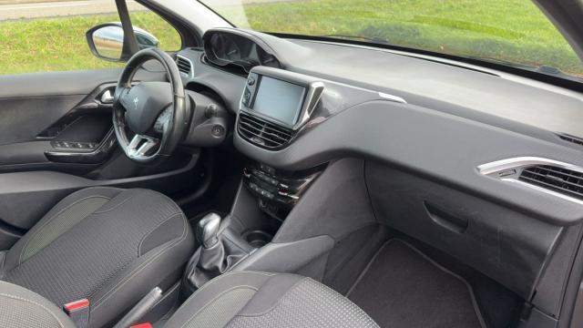 Peugeot 208 image 3