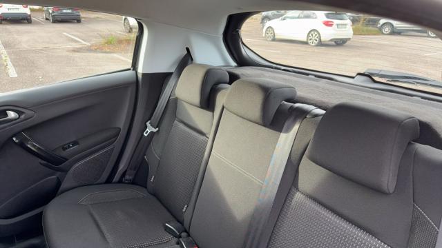 Peugeot 208 image 2