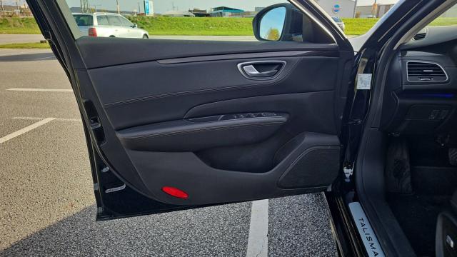 Renault Talisman Estate image 3