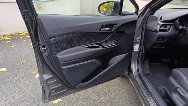 Toyota C-Hr image 8
