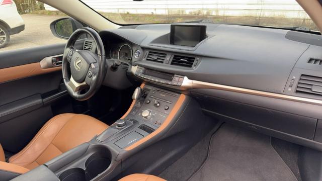 Lexus Ct 200h image 2