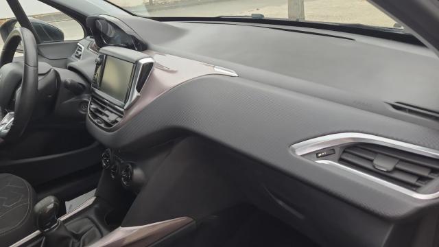 Peugeot 2008 image 2