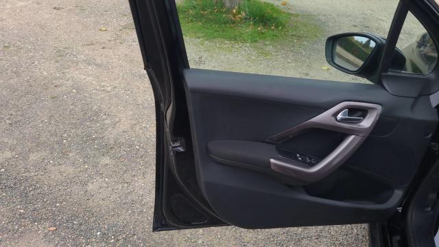 Peugeot 2008 image 8