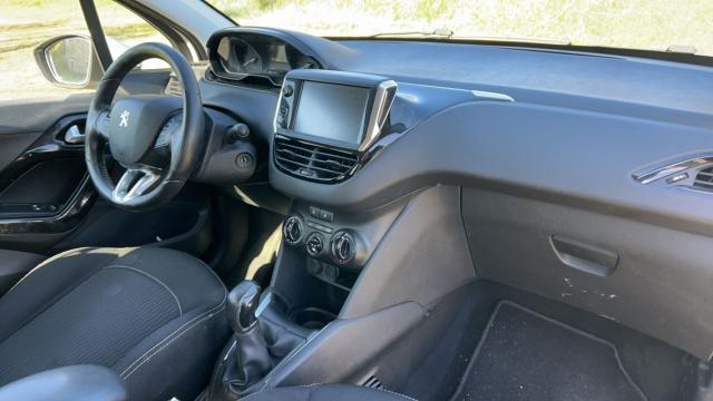 Peugeot 208 image 4