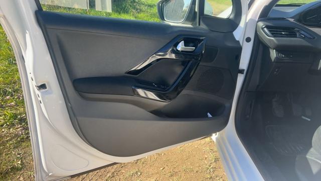 Peugeot 208 image 5