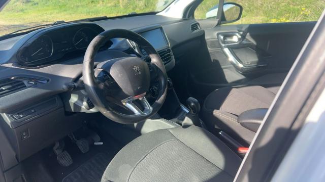 Peugeot 208 image 9