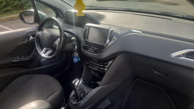 Peugeot 208 image 3