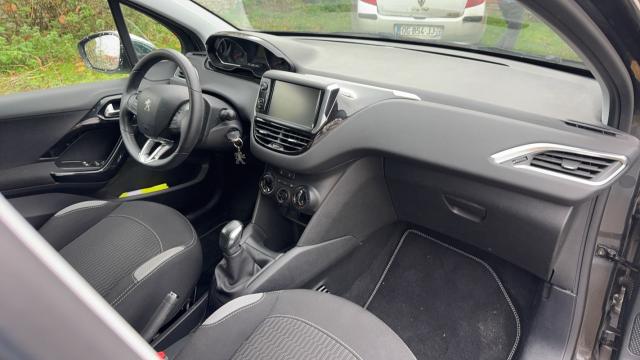 Peugeot 208 image 2