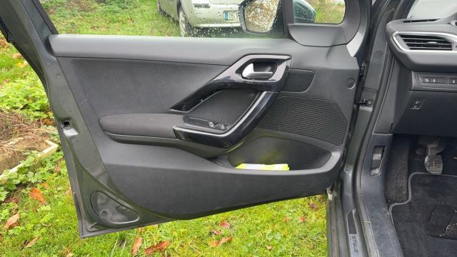 Peugeot 208 image 7