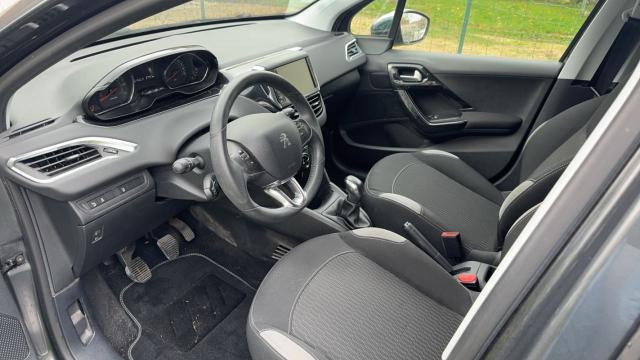 Peugeot 208 image 5