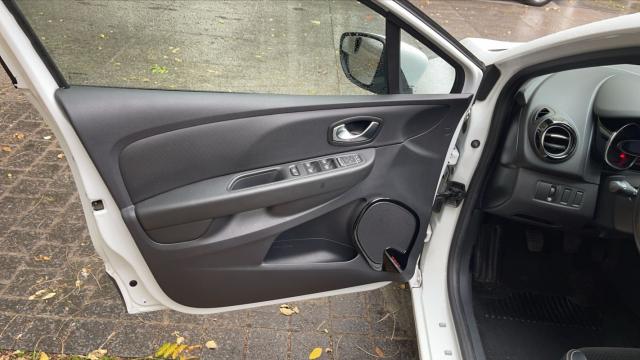 Renault Clio Estate image 8